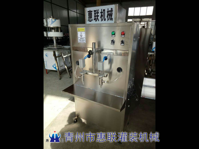 半自動(dòng)活塞式食用油灌裝機(jī)