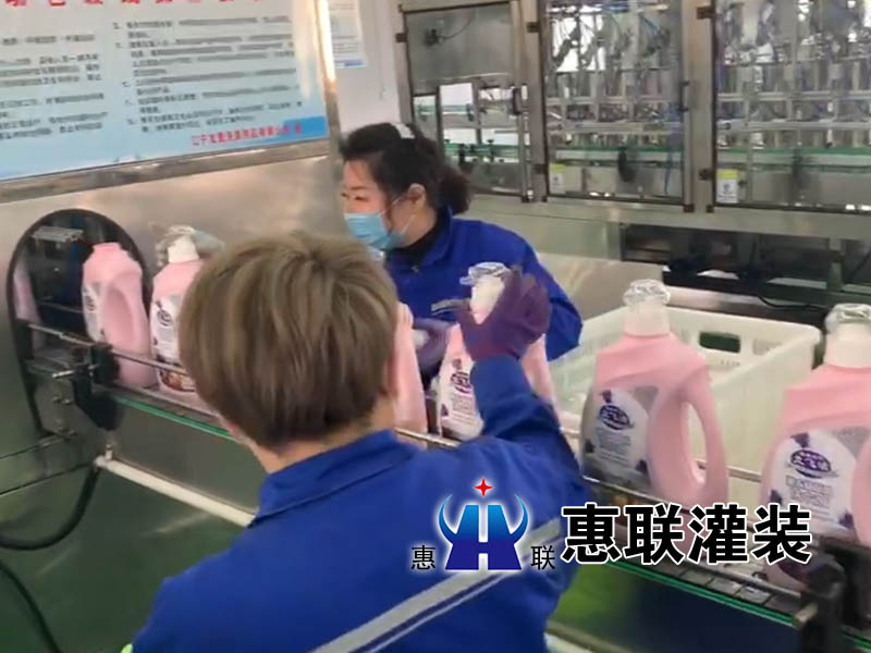 山東洗衣液灌裝機現場