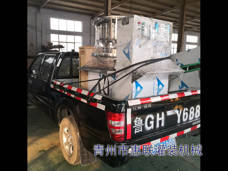 食用油灌裝機(jī)廠家發(fā)貨現(xiàn)場