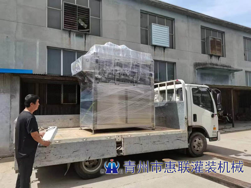 柱塞式洗衣液灌裝機發往湖南