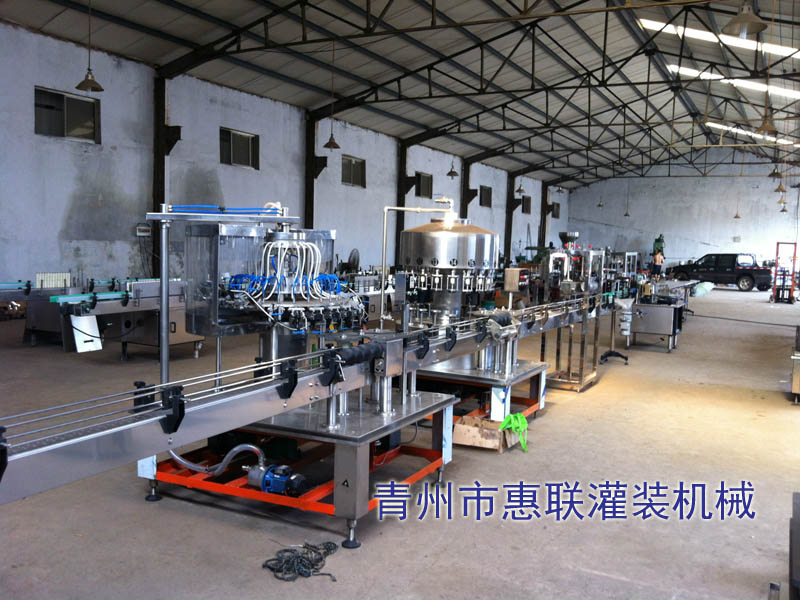 洗瓶灌裝貼標全套生產線